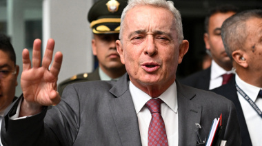 Colombia: Álvaro Uribe fue sentenciado a 12 años de prisión domiciliaria