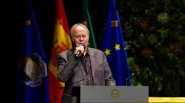 Joan Manuel Serrat lamenta que el mundo asista a “atrocidades como el genocidio del pueblo palestino”