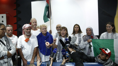 Greta Thunberg llegó a Atenas junto a miembros de la flotilla deportados por Israel