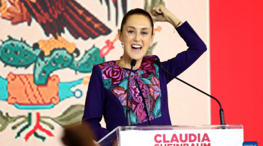 ¿Con quién habla Claudia?