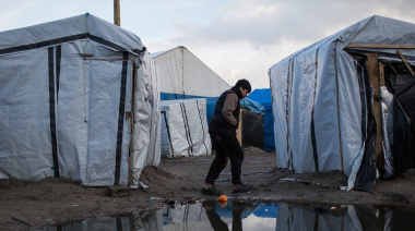 Francia comete violaciones graves y sistemáticas a los derechos de niños migrantes no acompañados