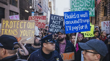 Multitudinarias manifestaciones contra Trump en Estados Unidos