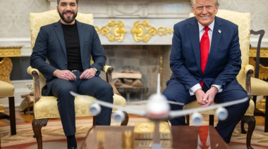 Religioso por necesidad, Trump llamó a una gran plegaria para despegarse de Epstein