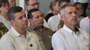 Santiago Peña busca inversores para IA y datas centers en EEUU en medio de una crisis de energía electrica.