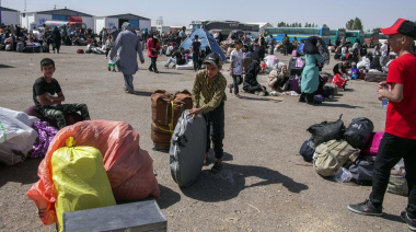Alerta de lluvia tóxica tras los bombardeos a depósitos de petróleo en Irán