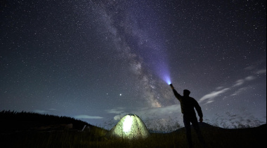 Mirando a las estrellas, olvidando la Tierra