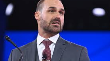 La Fiscalía de Brasil pidió condenar a Eduardo Bolsonaro por coacción a jueces