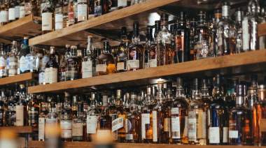 El impuesto al alcohol y las gaseosas en las Américas es demasiado bajo: el cuerpo paga lo que falta