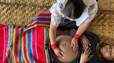 Parteras indígenas: entre los saberes ancestrales y un sistema de salud que aún aprende a escucharlas