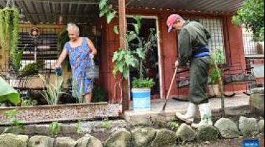 Cubanos convierten patios en huertos ante crisis alimentaria