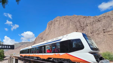 Argentina innova en turismo sostenible con un tren solar en los Andes