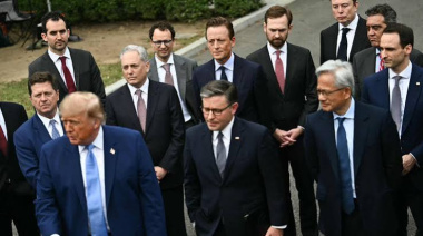 Los líderes de la IA prometen autorregularse tras reunión con Trump