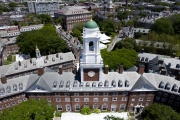 Estados Unidos: Trump ordenó cancelar todos los contratos federales con la Universidad de Harvard