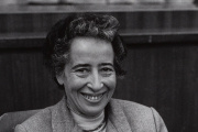 El derecho a tener derechos: Hannah Arendt y la raíz política de la deshumanización
