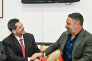 Latorre recibe con honores a Abascal, político antiinmigrante que “promueve el odio”