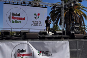 La Flotilla Global Sumud zarpa desde Barcelona rumbo a Gaza