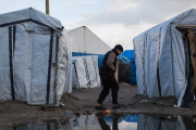 Francia comete violaciones graves y sistemáticas a los derechos de niños migrantes no acompañados