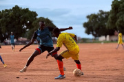 De tiroteos a partidos de fútbol: la vida en primera línea de mantenimiento de la paz de la ONU