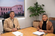 El Presidente Santiago Peña ofrece una solución salomónica y sube el salario mínimo un 5 por ciento
