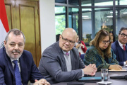 El Gobierno presume del crecimiento récord y la inflación cero, pero la deuda pública aumentó 14% en un año
