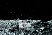 La construcción capitalista de la escasez y del gobierno tecnocorporativo del agua