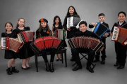 El acordeón y el bandoneón buscan resurgir en manos de los niños