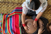 Parteras indígenas: entre los saberes ancestrales y un sistema de salud que aún aprende a escucharlas