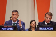 Macron, Sánchez y otros piden regular IA para niños y no repetir errores de las redes