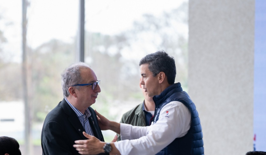 Santiago Peña quiere reactivar una represa con Argentina que los misioneros rechazaron hace 30 años